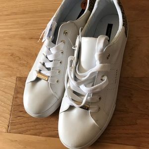 Tommy Hilfiger sneakers size 11